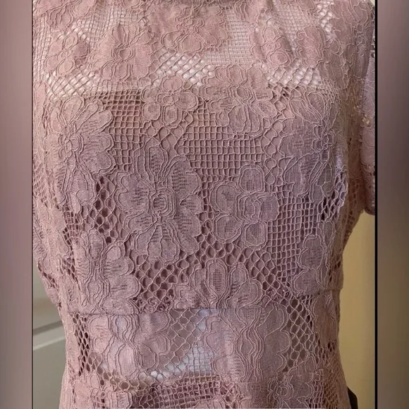 Lace Dress - Picture 4 of 8